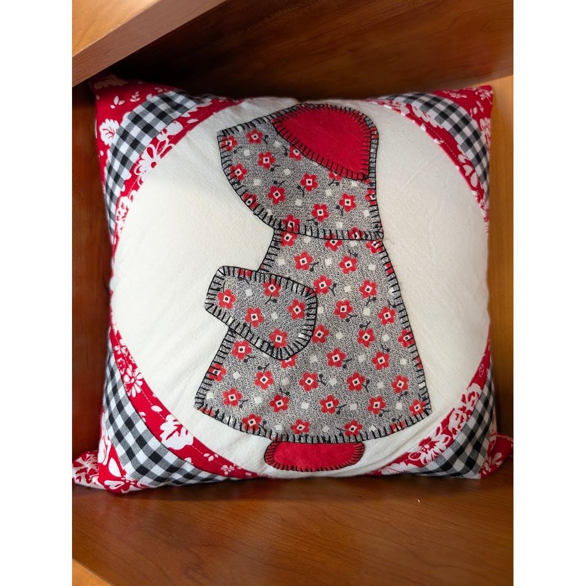 VINTAGE QUILT TOP Sun Bonnet Sue Upcycled Pillow!  Red & Black